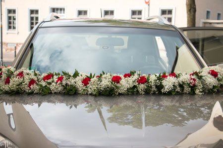 Blumengirlande für Hochzeitsauto aus Nidderau